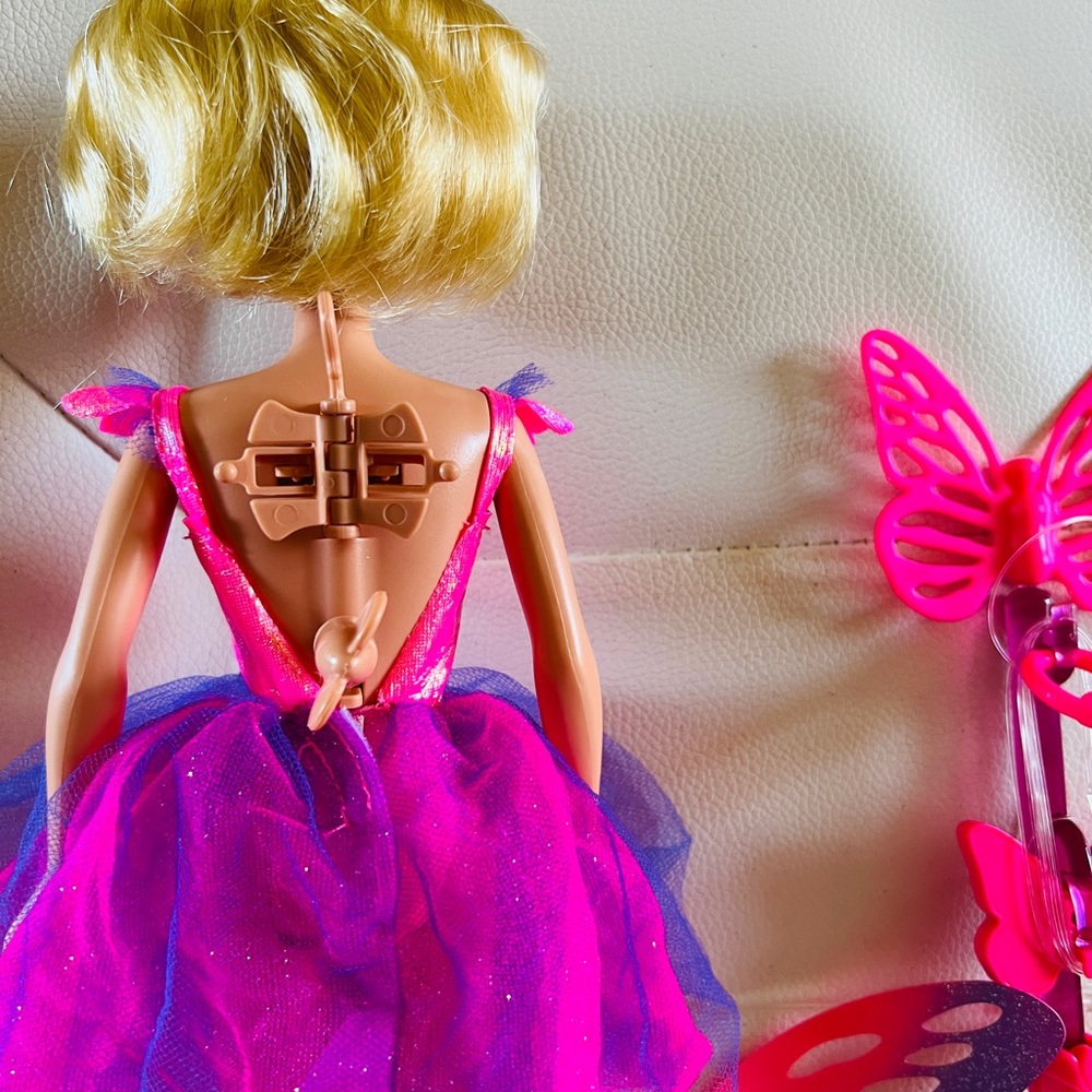 Flying bufferfly barbie - Picture 5 of 9